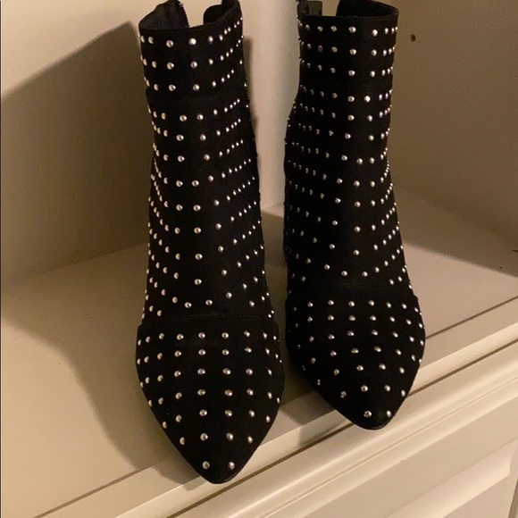 Qupid Shoes - Black studded booties